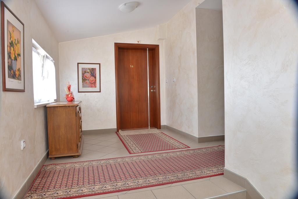 Apartment And Rooms In Club Indija Экстерьер фото