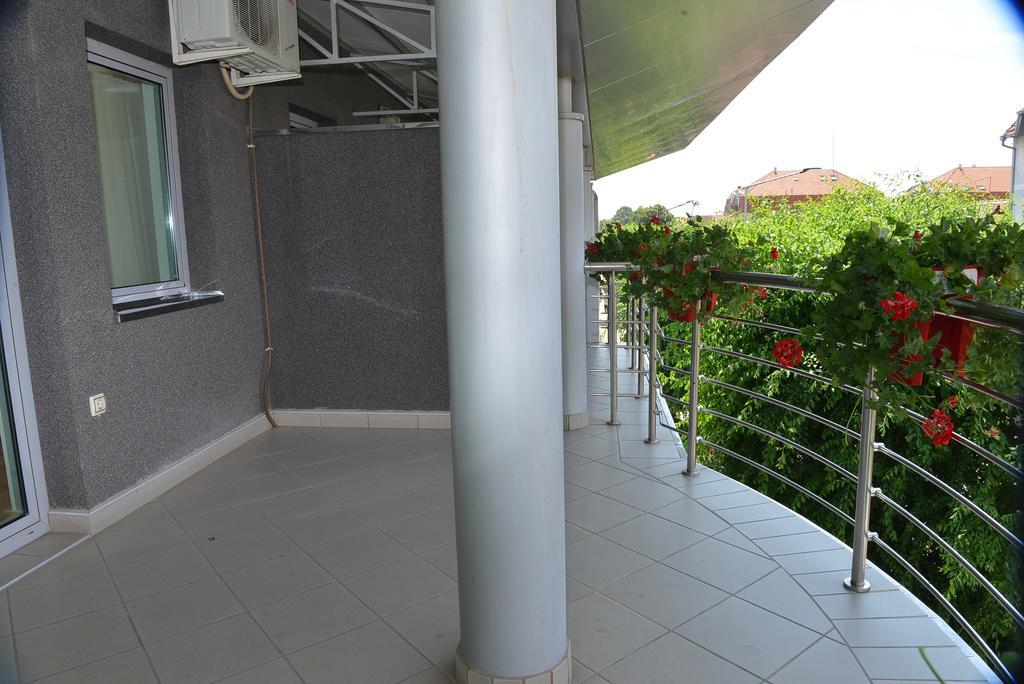 Apartment And Rooms In Club Indija Экстерьер фото